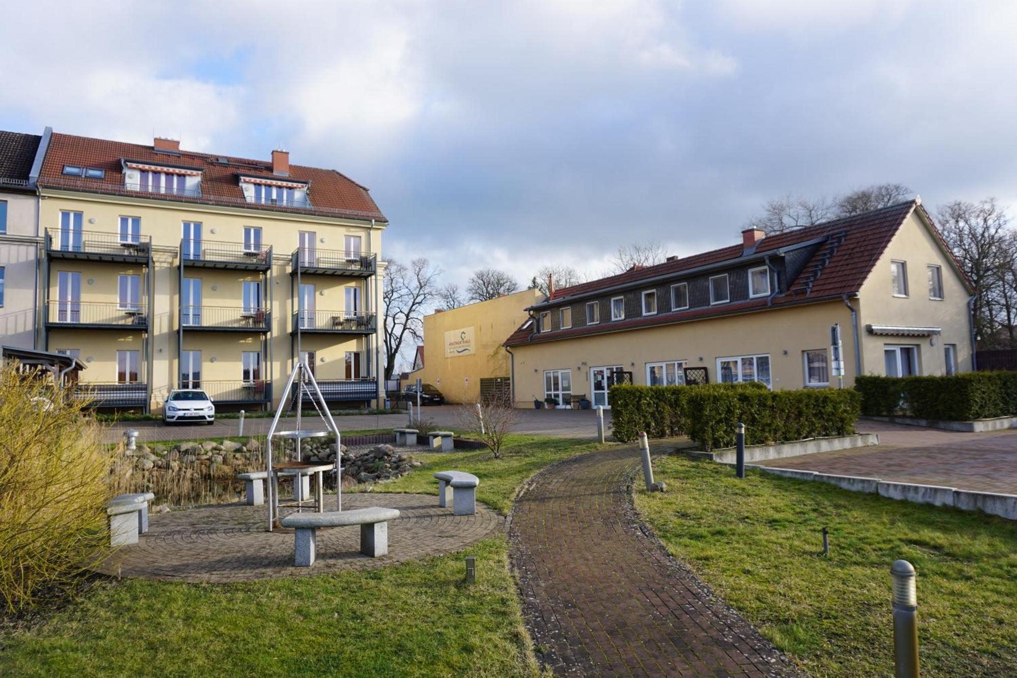 Einraumapartment Im Erdgeschoss Mit Seeblick Rheinsberg Exterior foto